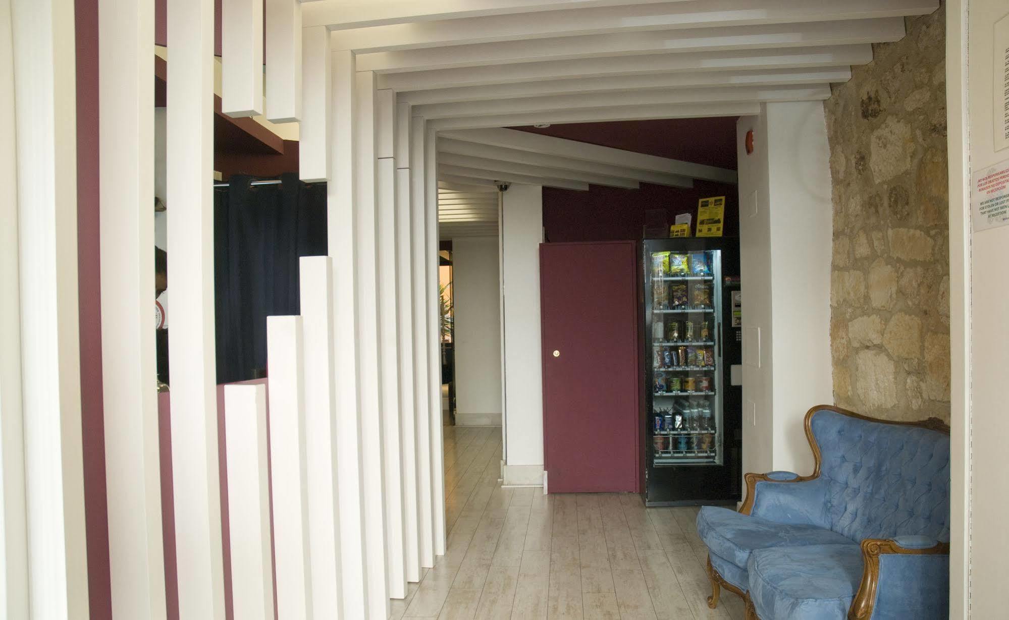 Albergue Revolutum Hostel Саламанка Экстерьер фото