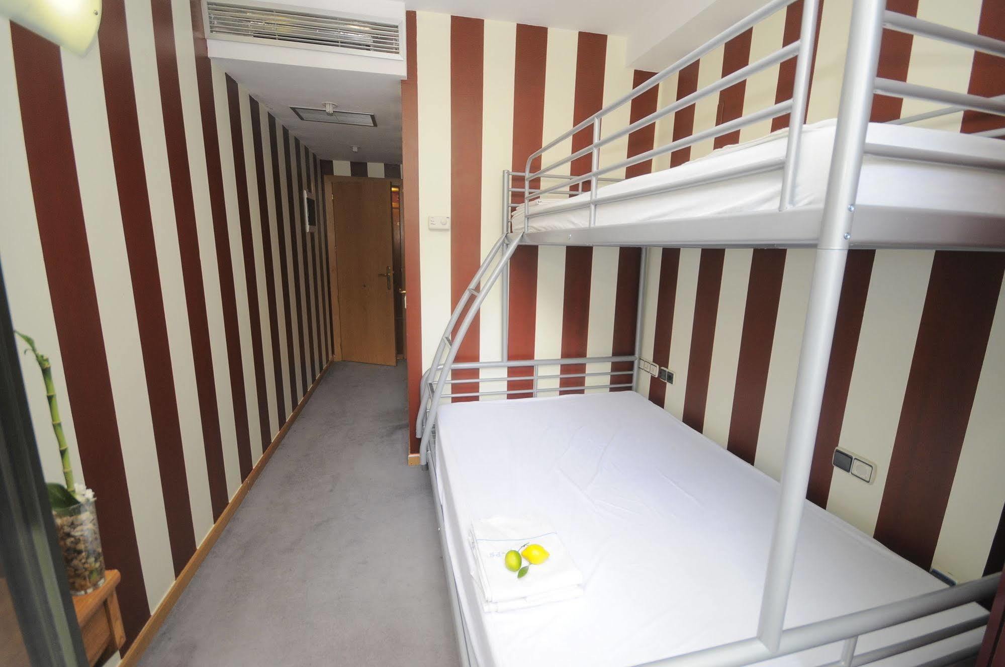 Albergue Revolutum Hostel Саламанка Экстерьер фото